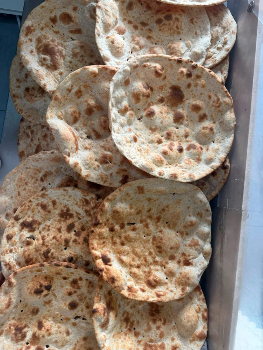 Frisch gebackenes afghanisches Naan-Brot